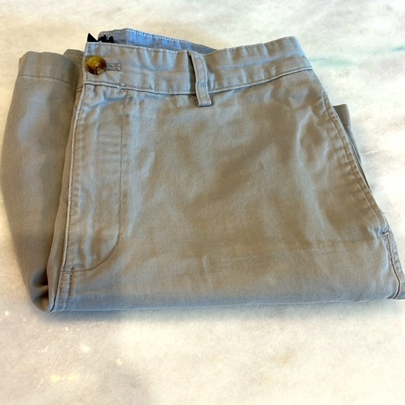 Chaps Men's Khaki Shorts Waist 34 inches flat front and 8 inch inseam - Picture 6 of 6